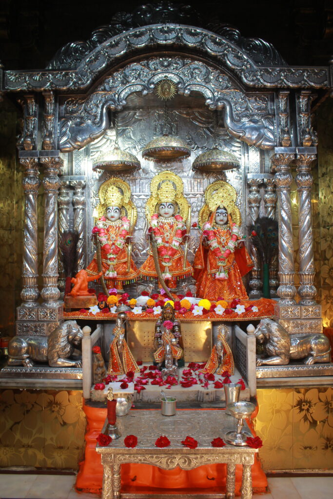 શણગાર દર્શન - મંગળવાર "પ.પૂ. શ્રી વિસામણબાપુની જગ્યા, પ.પૂ. શ્રી શ્રી ૧૦૦૮ મહામંડલેશ્વર નિર્મળાબા, વિહળધામ પાળિયાદ, ભાદરવા સુદ - ૪ ચૌથ, વિક્રમ સવંત ૨૦૮૨" Shangar Darshan. Tuesday-Sep- 15/09/2026