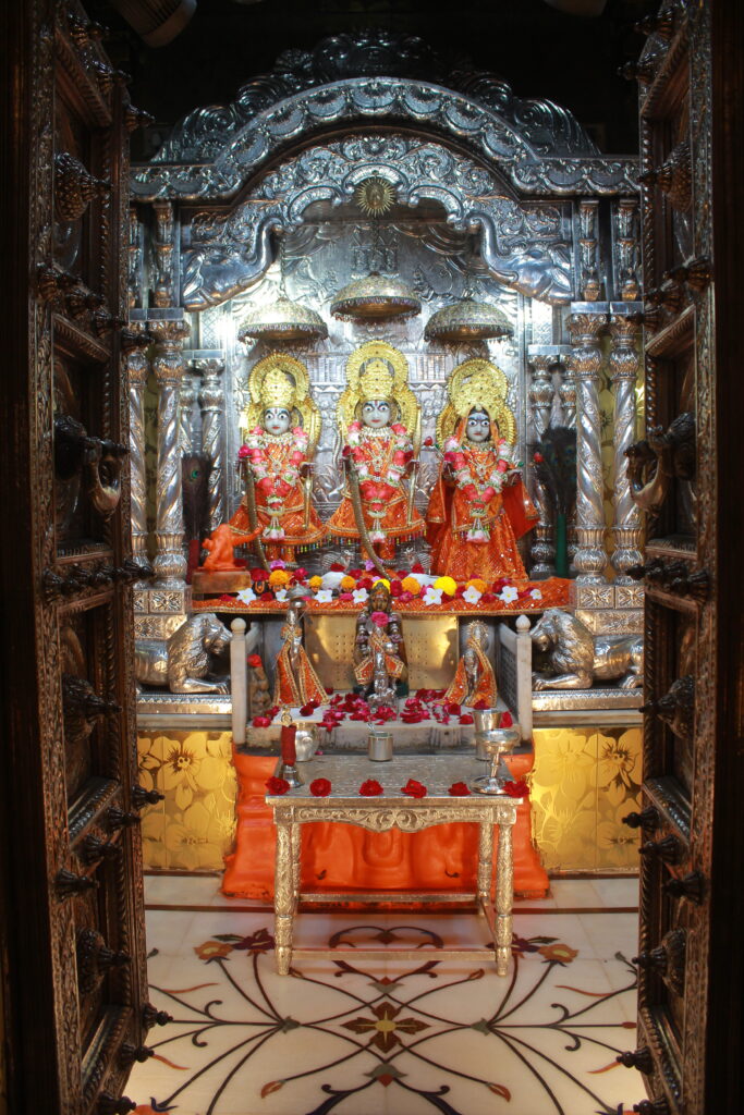 શણગાર દર્શન - મંગળવાર "પ.પૂ. શ્રી વિસામણબાપુની જગ્યા, પ.પૂ. શ્રી શ્રી ૧૦૦૮ મહામંડલેશ્વર નિર્મળાબા, વિહળધામ પાળિયાદ, ભાદરવા સુદ - ૪ ચૌથ, વિક્રમ સવંત ૨૦૮૨" Shangar Darshan. Tuesday-Sep- 15/09/2026