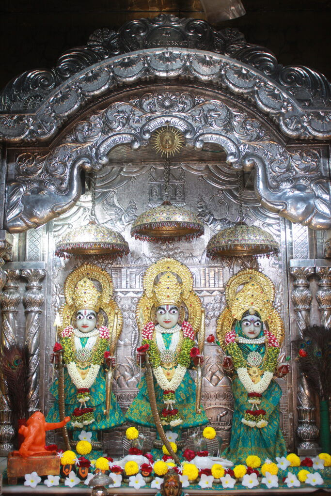 શણગાર દર્શન - બુધવાર "પ.પૂ. શ્રી વિસામણબાપુની જગ્યા, પ.પૂ. શ્રી શ્રી ૧૦૦૮ મહામંડલેશ્વર નિર્મળાબા, વિહળધામ પાળિયાદ, ભાદરવા સુદ - ૫ પાંચમ, વિક્રમ સવંત ૨૦૮૨" Shangar Darshan. Wednesday-Sep- 16/09/2026