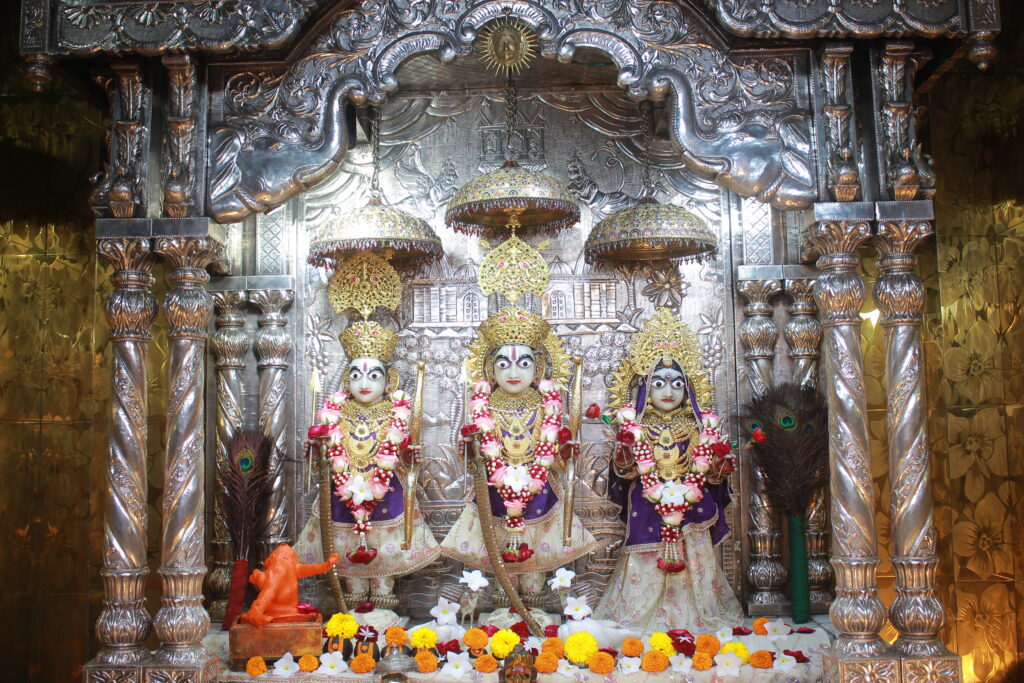 શણગાર દર્શન - શુક્રવાર "પ.પૂ. શ્રી વિસામણબાપુની જગ્યા, પ.પૂ. શ્રી શ્રી ૧૦૦૮ મહામંડલેશ્વર નિર્મળાબા, વિહળધામ પાળિયાદ, ભાદરવા સુદ - ૭ સાતમ, વિક્રમ સવંત ૨૦૮૨" Shangar Darshan. Friday-Sep- 18/09/2026