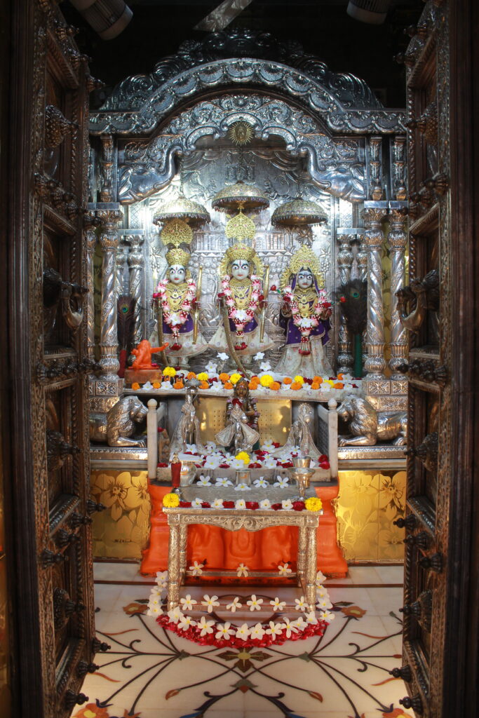 શણગાર દર્શન - શુક્રવાર "પ.પૂ. શ્રી વિસામણબાપુની જગ્યા, પ.પૂ. શ્રી શ્રી ૧૦૦૮ મહામંડલેશ્વર નિર્મળાબા, વિહળધામ પાળિયાદ, ભાદરવા સુદ - ૭ સાતમ, વિક્રમ સવંત ૨૦૮૨" Shangar Darshan. Friday-Sep- 18/09/2026