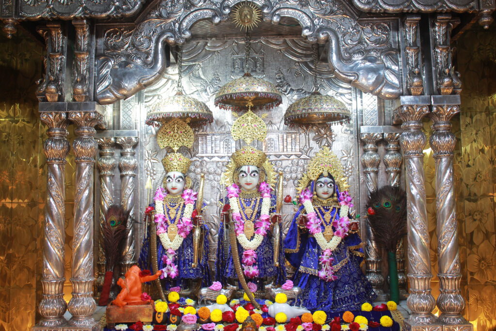 શણગાર દર્શન - શનિવાર "પ.પૂ. શ્રી વિસામણબાપુની જગ્યા, પ.પૂ. શ્રી શ્રી ૧૦૦૮ મહામંડલેશ્વર નિર્મળાબા, વિહળધામ પાળિયાદ, ભાદરવા સુદ - ૮ આઠમ, વિક્રમ સવંત ૨૦૮૨" Shangar Darshan. Saturday-Sep- 19/09/2026