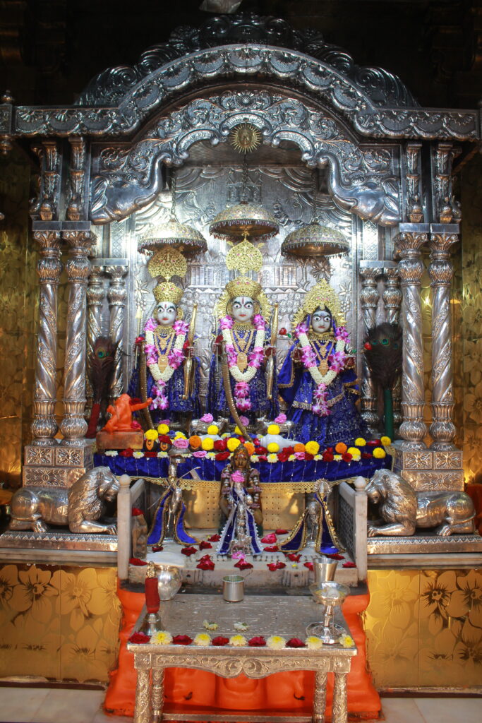 શણગાર દર્શન - શનિવાર "પ.પૂ. શ્રી વિસામણબાપુની જગ્યા, પ.પૂ. શ્રી શ્રી ૧૦૦૮ મહામંડલેશ્વર નિર્મળાબા, વિહળધામ પાળિયાદ, ભાદરવા સુદ - ૮ આઠમ, વિક્રમ સવંત ૨૦૮૨" Shangar Darshan. Saturday-Sep- 19/09/2026