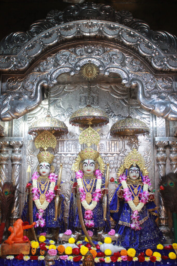 શણગાર દર્શન - શનિવાર "પ.પૂ. શ્રી વિસામણબાપુની જગ્યા, પ.પૂ. શ્રી શ્રી ૧૦૦૮ મહામંડલેશ્વર નિર્મળાબા, વિહળધામ પાળિયાદ, ભાદરવા સુદ - ૮ આઠમ, વિક્રમ સવંત ૨૦૮૨" Shangar Darshan. Saturday-Sep- 19/09/2026