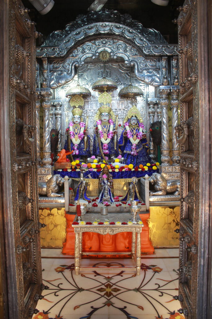 શણગાર દર્શન - શનિવાર "પ.પૂ. શ્રી વિસામણબાપુની જગ્યા, પ.પૂ. શ્રી શ્રી ૧૦૦૮ મહામંડલેશ્વર નિર્મળાબા, વિહળધામ પાળિયાદ, ભાદરવા સુદ - ૮ આઠમ, વિક્રમ સવંત ૨૦૮૨" Shangar Darshan. Saturday-Sep- 19/09/2026