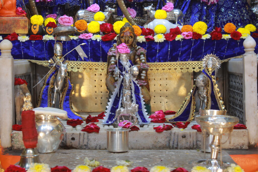 શણગાર દર્શન - શનિવાર "પ.પૂ. શ્રી વિસામણબાપુની જગ્યા, પ.પૂ. શ્રી શ્રી ૧૦૦૮ મહામંડલેશ્વર નિર્મળાબા, વિહળધામ પાળિયાદ, ભાદરવા સુદ - ૮ આઠમ, વિક્રમ સવંત ૨૦૮૨" Shangar Darshan. Saturday-Sep- 19/09/2026