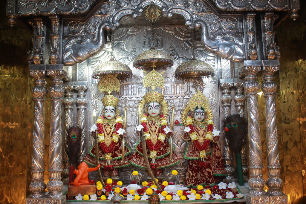 શણગાર દર્શન - રવિવાર "પ.પૂ. શ્રી વિસામણબાપુની જગ્યા, પ.પૂ. શ્રી શ્રી ૧૦૦૮ મહામંડલેશ્વર નિર્મળાબા, વિહળધામ પાળિયાદ, ભાદરવા સુદ - ૯ નોમ, વિક્રમ સવંત ૨૦૮૨" Shangar Darshan. Sunday-Sep- 20/09/2026