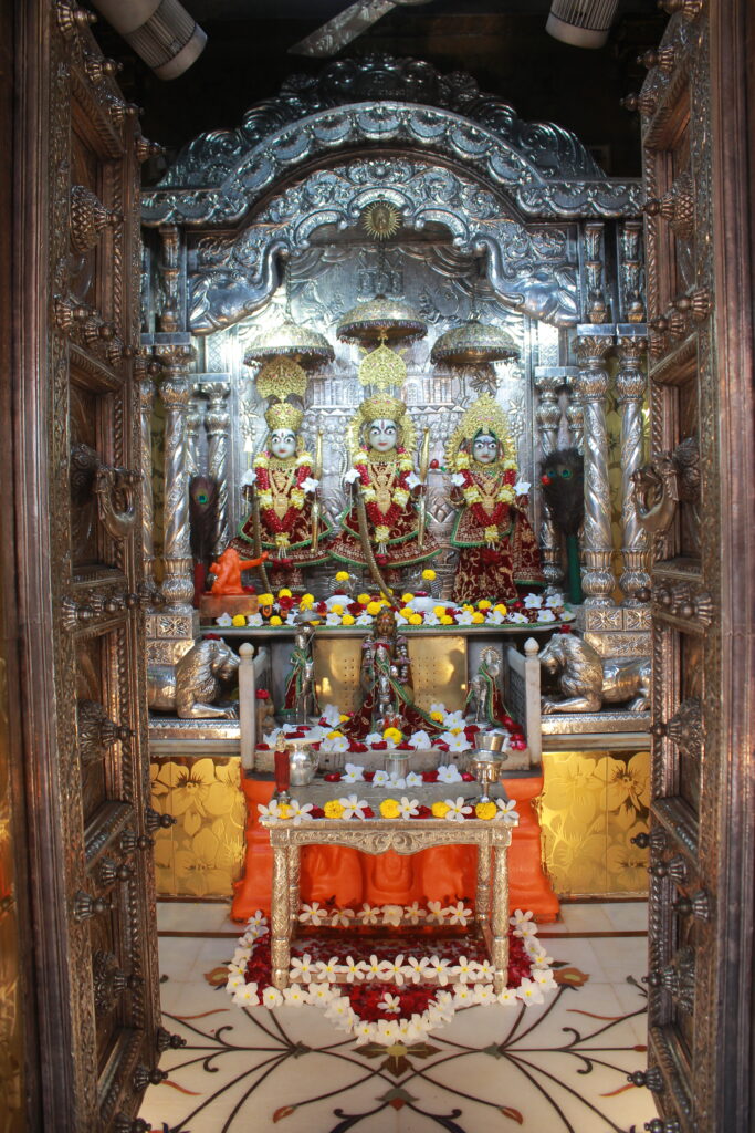 શણગાર દર્શન - રવિવાર "પ.પૂ. શ્રી વિસામણબાપુની જગ્યા, પ.પૂ. શ્રી શ્રી ૧૦૦૮ મહામંડલેશ્વર નિર્મળાબા, વિહળધામ પાળિયાદ, ભાદરવા સુદ - ૯ નોમ, વિક્રમ સવંત ૨૦૮૨" Shangar Darshan. Sunday-Sep- 20/09/2026