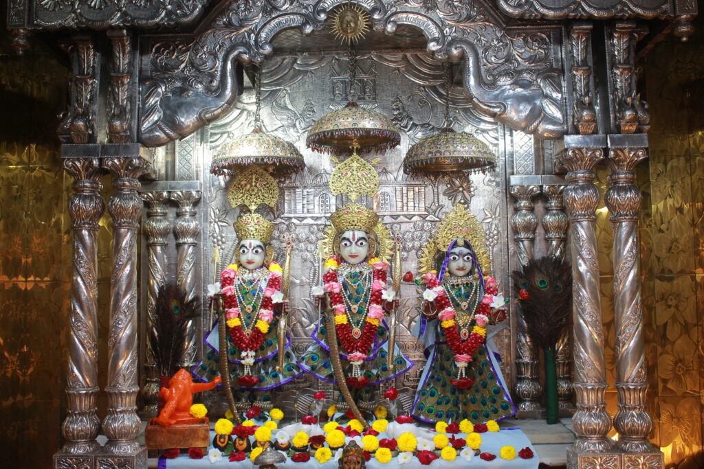 શણગાર દર્શન - મંગળવાર "પ.પૂ. શ્રી વિસામણબાપુની જગ્યા, પ.પૂ. શ્રી શ્રી ૧૦૦૮ મહામંડલેશ્વર નિર્મળાબા, વિહળધામ પાળિયાદ, ભાદરવા સુદ - ૧૧ અગિયારસ, વિક્રમ સવંત ૨૦૮૨" Shangar Darshan. Tuesday-Sep- 22/09/2026