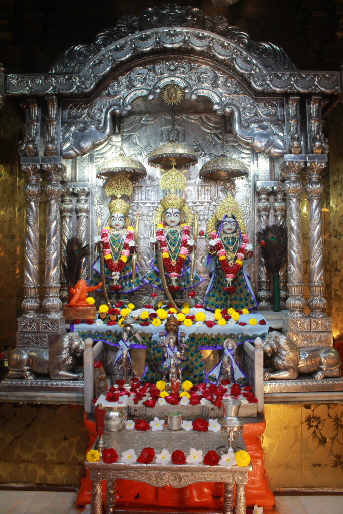 શણગાર દર્શન - મંગળવાર "પ.પૂ. શ્રી વિસામણબાપુની જગ્યા, પ.પૂ. શ્રી શ્રી ૧૦૦૮ મહામંડલેશ્વર નિર્મળાબા, વિહળધામ પાળિયાદ, ભાદરવા સુદ - ૧૧ અગિયારસ, વિક્રમ સવંત ૨૦૮૨" Shangar Darshan. Tuesday-Sep- 22/09/2026