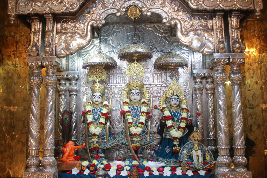 શણગાર દર્શન - બુધવાર "પ.પૂ. શ્રી વિસામણબાપુની જગ્યા, પ.પૂ. શ્રી શ્રી ૧૦૦૮ મહામંડલેશ્વર નિર્મળાબા, વિહળધામ પાળિયાદ, ભાદરવા સુદ - ૧૨ બારસ, વિક્રમ સવંત ૨૦૮૨" Shangar Darshan. Wednesday-Sep- 23/09/2026