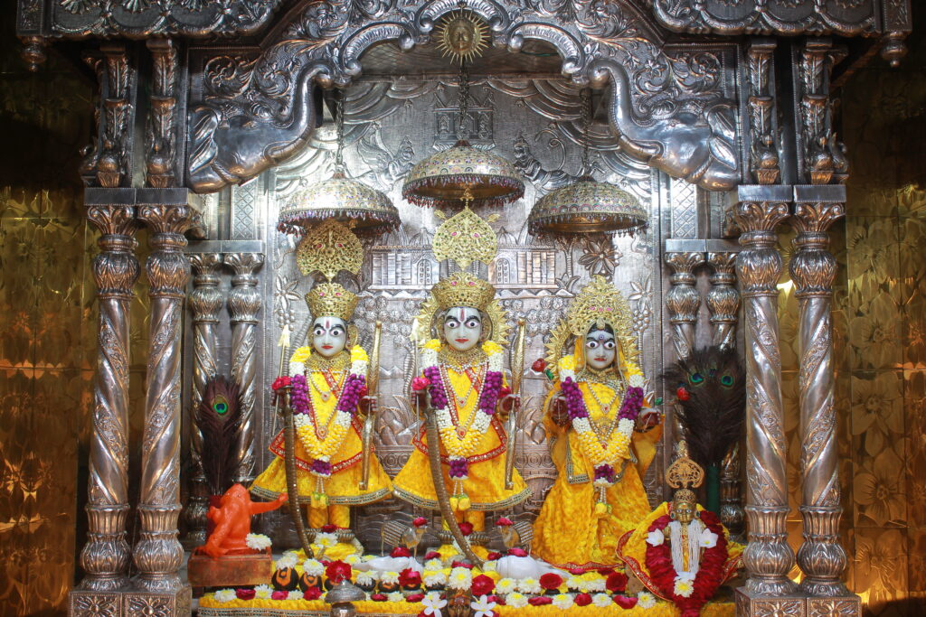 શણગાર દર્શન - ગુરૂવાર "પ.પૂ. શ્રી વિસામણબાપુની જગ્યા, પ.પૂ. શ્રી શ્રી ૧૦૦૮ મહામંડલેશ્વર નિર્મળાબા, વિહળધામ પાળિયાદ, ભાદરવા સુદ - ૧૩ તેરસ, વિક્રમ સવંત ૨૦૮૨" Shangar Darshan. Thursday-Sep- 24/09/2026
