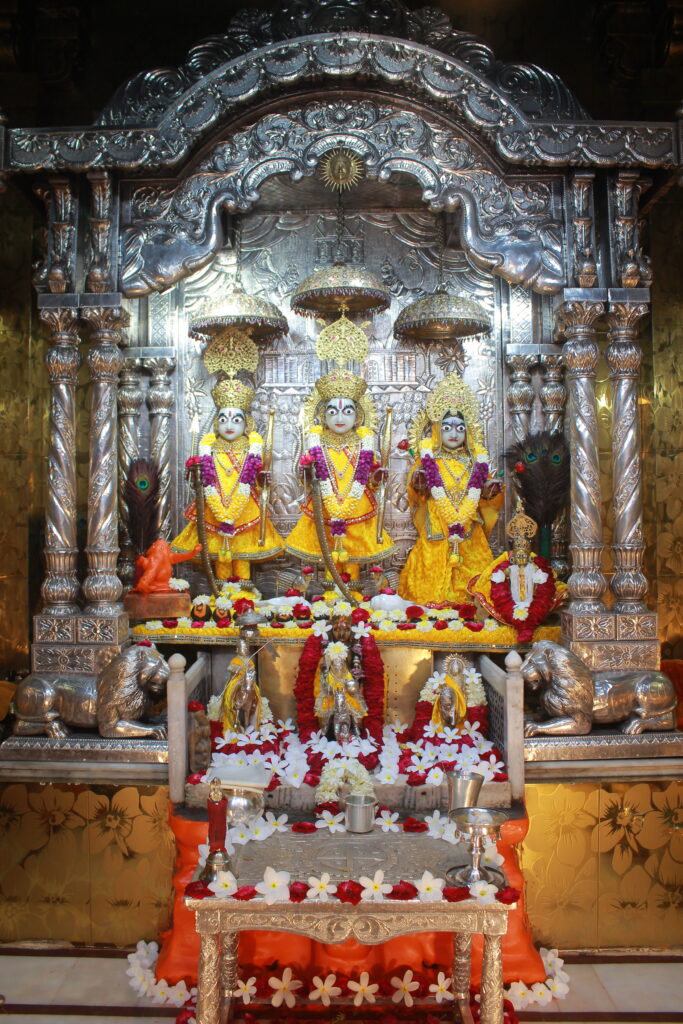 શણગાર દર્શન - ગુરૂવાર "પ.પૂ. શ્રી વિસામણબાપુની જગ્યા, પ.પૂ. શ્રી શ્રી ૧૦૦૮ મહામંડલેશ્વર નિર્મળાબા, વિહળધામ પાળિયાદ, ભાદરવા સુદ - ૧૩ તેરસ, વિક્રમ સવંત ૨૦૮૨" Shangar Darshan. Thursday-Sep- 24/09/2026