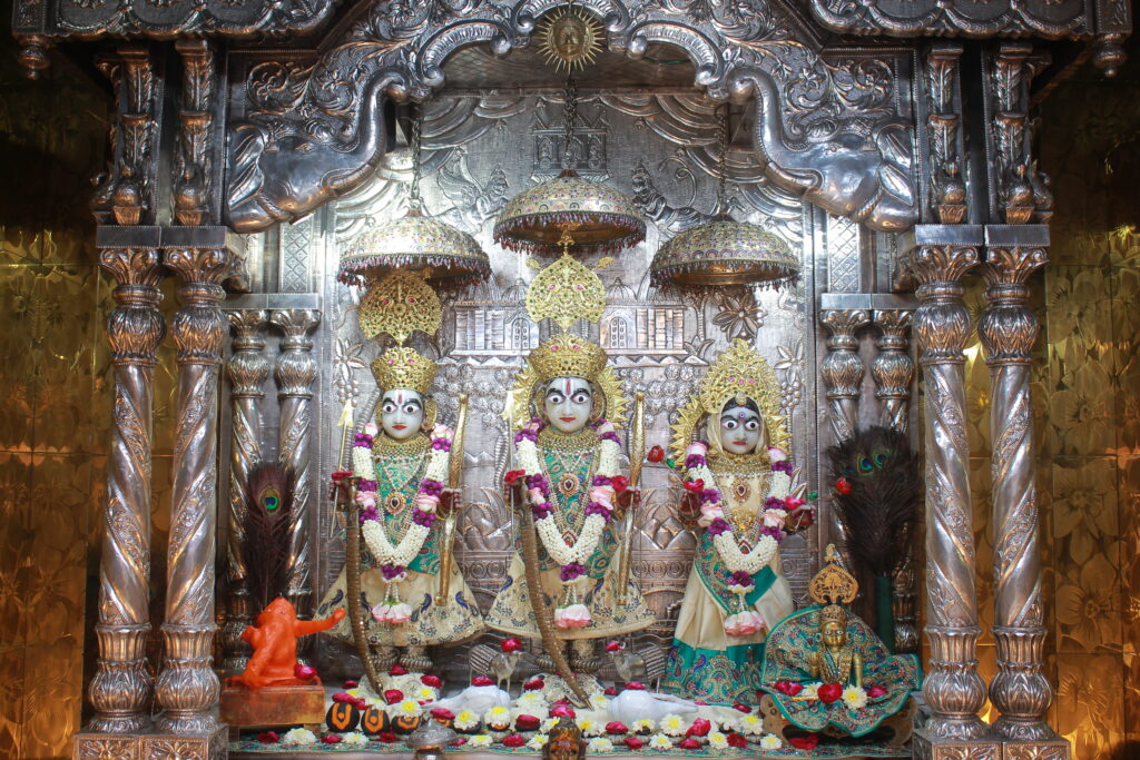 શણગાર દર્શન - શુક્રવાર "પ.પૂ. શ્રી વિસામણબાપુની જગ્યા, પ.પૂ. શ્રી શ્રી ૧૦૦૮ મહામંડલેશ્વર નિર્મળાબા, વિહળધામ પાળિયાદ, ભાદરવા સુદ - ૧૪ ચૌદસ, વિક્રમ સવંત ૨૦૮૨" Shangar Darshan. Friday-Sep- 25/09/2026