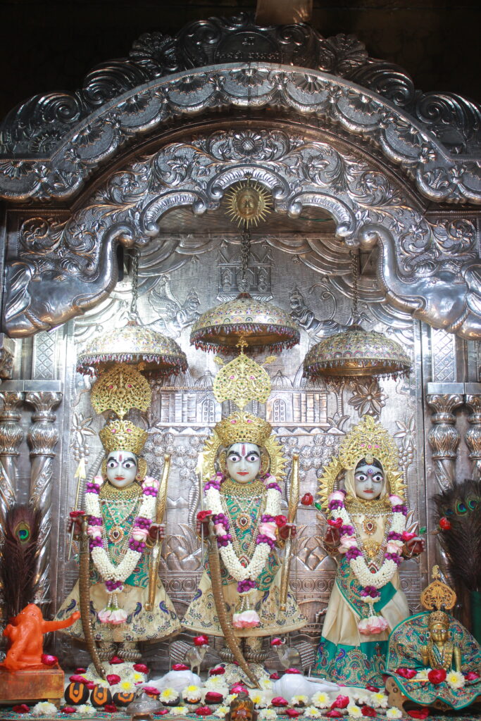 શણગાર દર્શન - શુક્રવાર "પ.પૂ. શ્રી વિસામણબાપુની જગ્યા, પ.પૂ. શ્રી શ્રી ૧૦૦૮ મહામંડલેશ્વર નિર્મળાબા, વિહળધામ પાળિયાદ, ભાદરવા સુદ - ૧૪ ચૌદસ, વિક્રમ સવંત ૨૦૮૨" Shangar Darshan. Friday-Sep- 25/09/2026