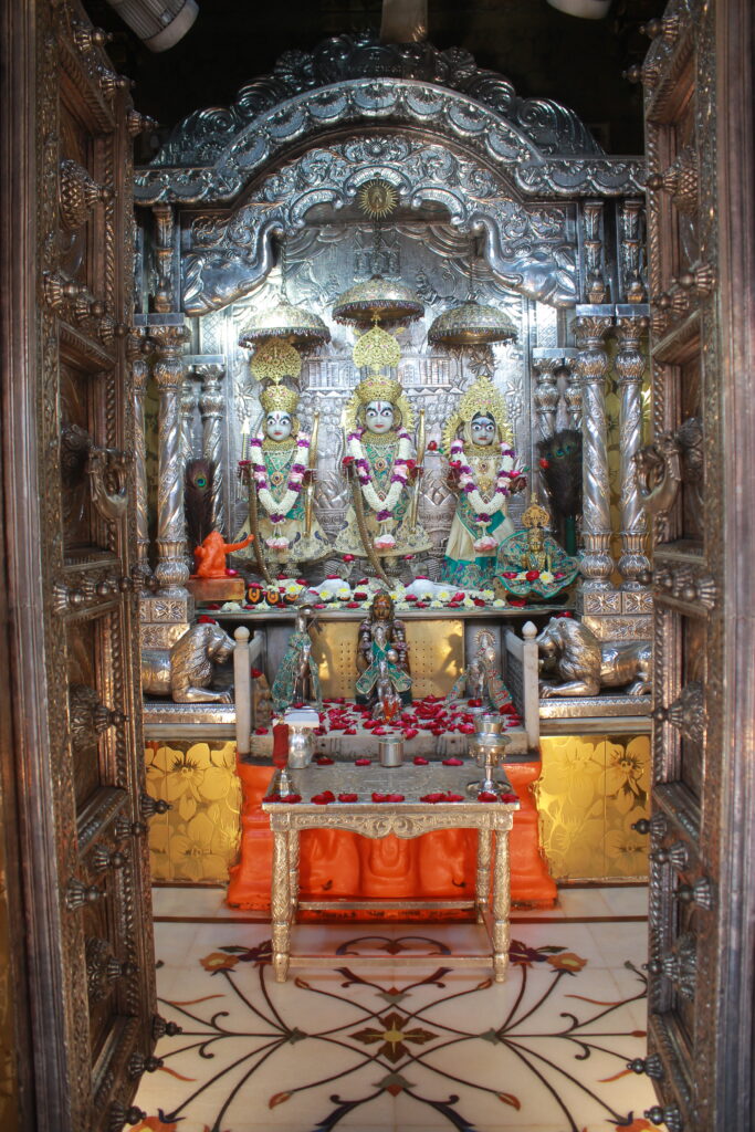 શણગાર દર્શન - શુક્રવાર "પ.પૂ. શ્રી વિસામણબાપુની જગ્યા, પ.પૂ. શ્રી શ્રી ૧૦૦૮ મહામંડલેશ્વર નિર્મળાબા, વિહળધામ પાળિયાદ, ભાદરવા સુદ - ૧૪ ચૌદસ, વિક્રમ સવંત ૨૦૮૨" Shangar Darshan. Friday-Sep- 25/09/2026