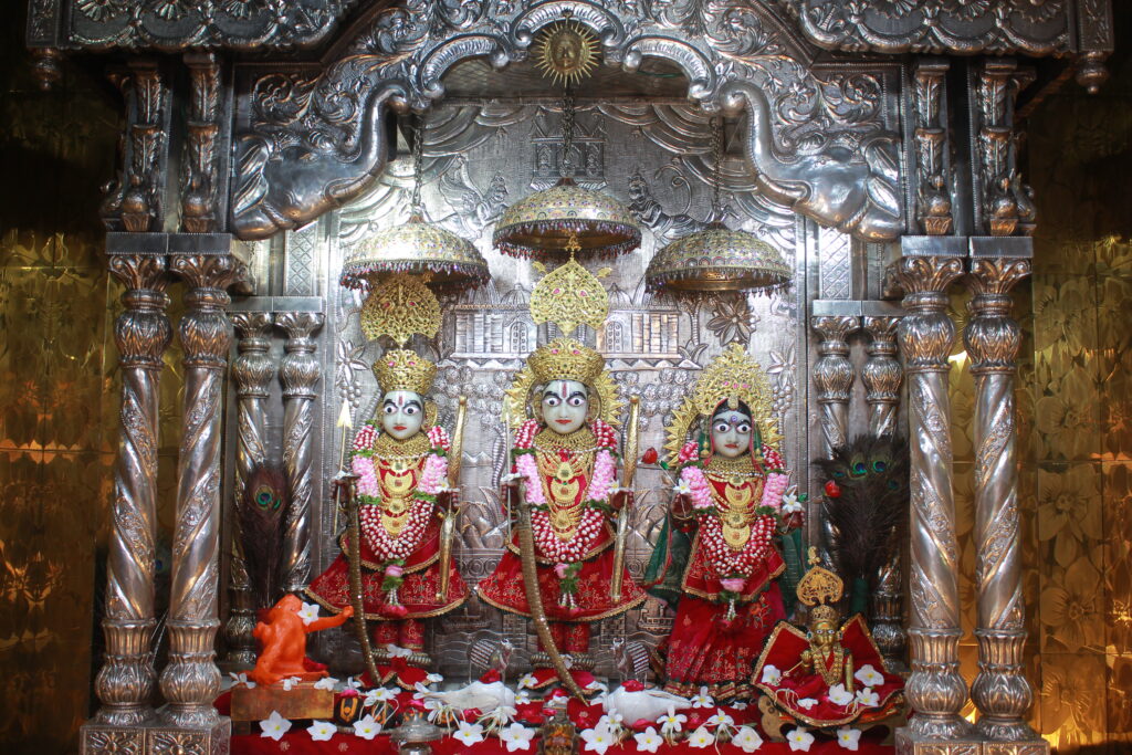 શણગાર દર્શન - મંગળવાર "પ.પૂ. શ્રી વિસામણબાપુની જગ્યા, પ.પૂ. શ્રી શ્રી ૧૦૦૮ મહામંડલેશ્વર નિર્મળાબા, વિહળધામ પાળિયાદ, ભાદરવા વદ - ૨ બીજ, વિક્રમ સવંત ૨૦૮૨" Shangar Darshan. Monday-Sep- 28/09/2026