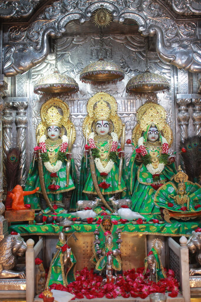 શણગાર દર્શન - બુધવાર "પ.પૂ. શ્રી વિસામણબાપુની જગ્યા, પ.પૂ. શ્રી શ્રી ૧૦૦૮ મહામંડલેશ્વર નિર્મળાબા, વિહળધામ પાળિયાદ, ભાદરવા વદ - ૪ ચૌથ, વિક્રમ સવંત ૨૦૮૨" Shangar Darshan. Wednesday-Sep- 30/09/2026