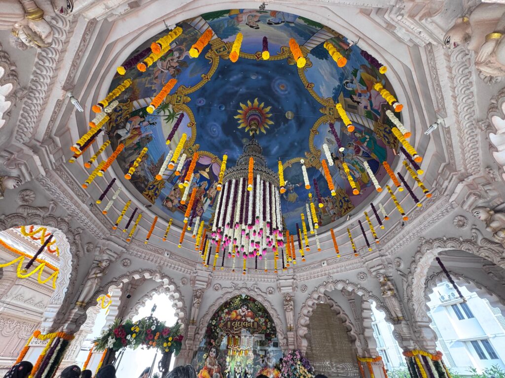 શણગાર દર્શન - શુક્રવાર (શ્રી કૃષ્ણ જન્માષ્ટમી) "પ.પૂ. શ્રી વિસામણબાપુની જગ્યા, પ.પૂ. શ્રી શ્રી ૧૦૦૮ મહામંડલેશ્વર નિર્મળાબા, વિહળધામ પાળિયાદ, શ્રાવણ વદ - ૮ આઠમ, વિક્રમ સવંત ૨૦૮૨" Shangar Darshan. Friday-Sap- 04/09/2026