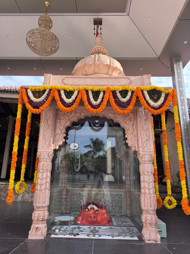 શણગાર દર્શન - શુક્રવાર (શ્રી કૃષ્ણ જન્માષ્ટમી) "પ.પૂ. શ્રી વિસામણબાપુની જગ્યા, પ.પૂ. શ્રી શ્રી ૧૦૦૮ મહામંડલેશ્વર નિર્મળાબા, વિહળધામ પાળિયાદ, શ્રાવણ વદ - ૮ આઠમ, વિક્રમ સવંત ૨૦૮૨" Shangar Darshan. Friday-Sap- 04/09/2026