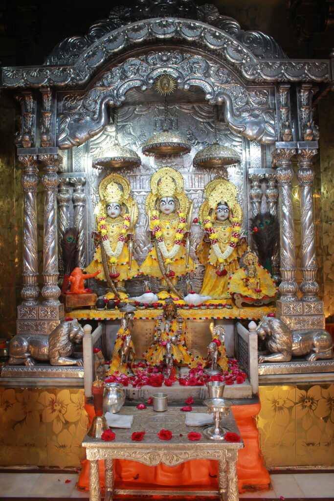 શણગાર દર્શન - ગુરુવાર "પ.પૂ. શ્રી વિસામણબાપુની જગ્યા, પ.પૂ. શ્રી શ્રી ૧૦૦૮ મહામંડલેશ્વર નિર્મળાબા, વિહળધામ પાળિયાદ, ભાદરવા વદ - ૫ પાંચમ, વિક્રમ સવંત ૨૦૮૨" Shangar Darshan. Thursday-Oct- 01/10/2026
