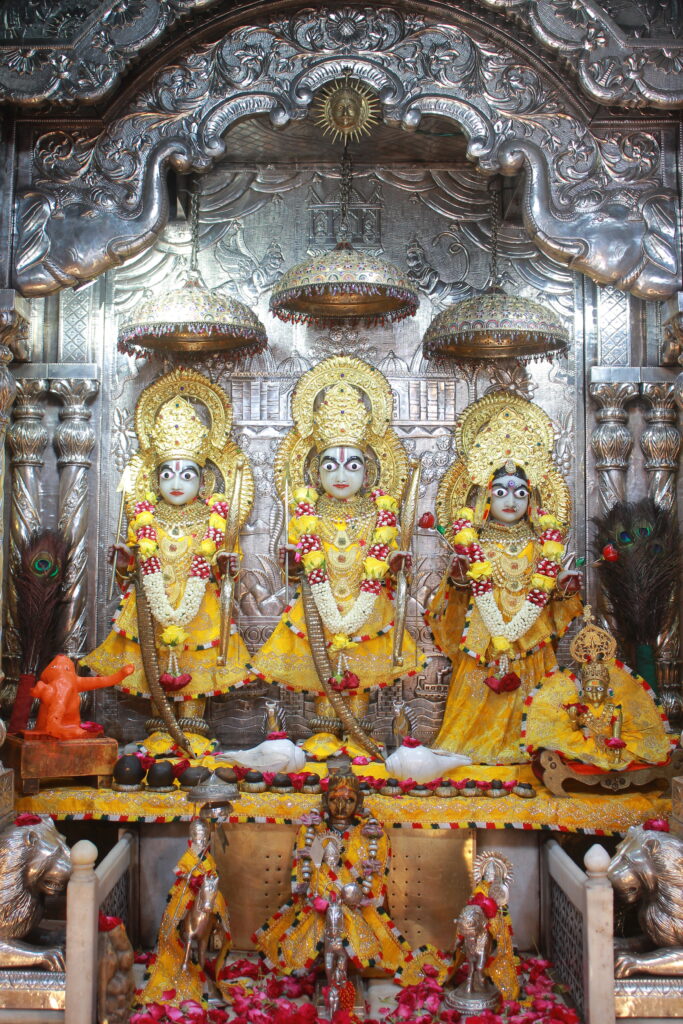 શણગાર દર્શન - ગુરુવાર "પ.પૂ. શ્રી વિસામણબાપુની જગ્યા, પ.પૂ. શ્રી શ્રી ૧૦૦૮ મહામંડલેશ્વર નિર્મળાબા, વિહળધામ પાળિયાદ, ભાદરવા વદ - ૫ પાંચમ, વિક્રમ સવંત ૨૦૮૨" Shangar Darshan. Thursday-Oct- 01/10/2026