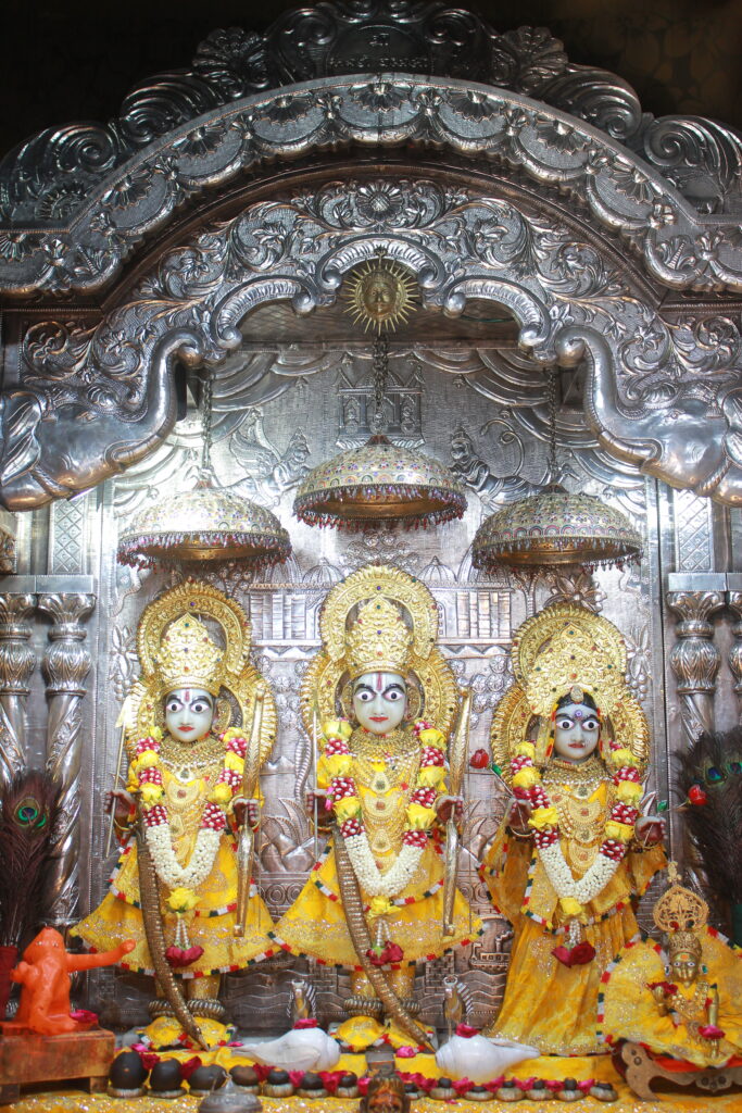 શણગાર દર્શન - ગુરુવાર "પ.પૂ. શ્રી વિસામણબાપુની જગ્યા, પ.પૂ. શ્રી શ્રી ૧૦૦૮ મહામંડલેશ્વર નિર્મળાબા, વિહળધામ પાળિયાદ, ભાદરવા વદ - ૫ પાંચમ, વિક્રમ સવંત ૨૦૮૨" Shangar Darshan. Thursday-Oct- 01/10/2026