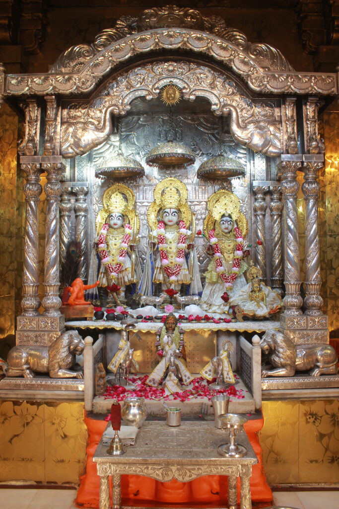શણગાર દર્શન - શુક્રવાર "પ.પૂ. શ્રી વિસામણબાપુની જગ્યા, પ.પૂ. શ્રી શ્રી ૧૦૦૮ મહામંડલેશ્વર નિર્મળાબા, વિહળધામ પાળિયાદ, ભાદરવા વદ - ૬ છઠ, વિક્રમ સવંત ૨૦૮૨" Shangar Darshan. Friday-Oct- 02/10/2026