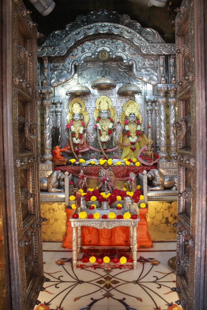 શણગાર દર્શન - રવિવાર "પ.પૂ. શ્રી વિસામણબાપુની જગ્યા, પ.પૂ. શ્રી શ્રી ૧૦૦૮ મહામંડલેશ્વર નિર્મળાબા, વિહળધામ પાળિયાદ, ભાદરવા વદ - ૮ આઠમ, વિક્રમ સવંત ૨૦૮૨" Shangar Darshan. Sunday-Oct- 04/10/2026