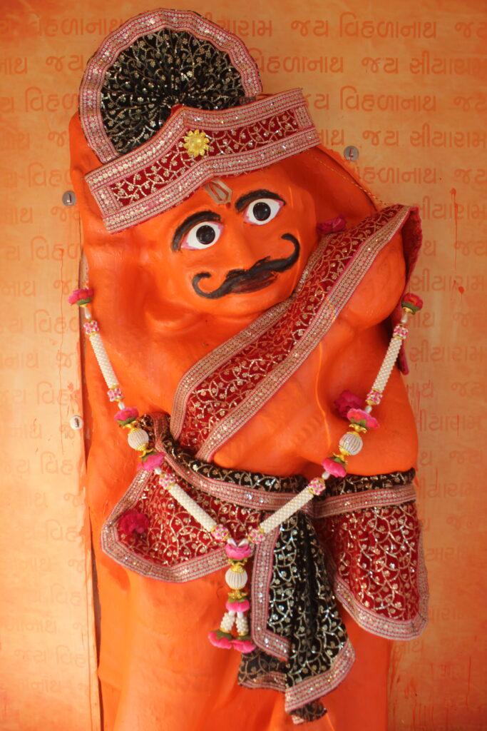 શણગાર દર્શન - રવિવાર "પ.પૂ. શ્રી વિસામણબાપુની જગ્યા, પ.પૂ. શ્રી શ્રી ૧૦૦૮ મહામંડલેશ્વર નિર્મળાબા, વિહળધામ પાળિયાદ, ભાદરવા વદ - ૮ આઠમ, વિક્રમ સવંત ૨૦૮૨" Shangar Darshan. Sunday-Oct- 04/10/2026