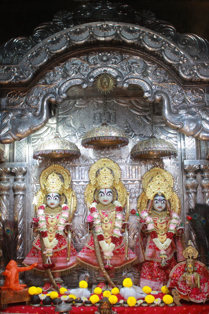 શણગાર દર્શન - સોમવાર "પ.પૂ. શ્રી વિસામણબાપુની જગ્યા, પ.પૂ. શ્રી શ્રી ૧૦૦૮ મહામંડલેશ્વર નિર્મળાબા, વિહળધામ પાળિયાદ, ભાદરવા વદ - ૯ નોમ, વિક્રમ સવંત ૨૦૮૨" Shangar Darshan. Monday-Oct- 05/10/2026