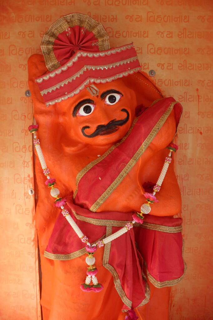 શણગાર દર્શન - સોમવાર "પ.પૂ. શ્રી વિસામણબાપુની જગ્યા, પ.પૂ. શ્રી શ્રી ૧૦૦૮ મહામંડલેશ્વર નિર્મળાબા, વિહળધામ પાળિયાદ, ભાદરવા વદ - ૯ નોમ, વિક્રમ સવંત ૨૦૮૨" Shangar Darshan. Monday-Oct- 05/10/2026