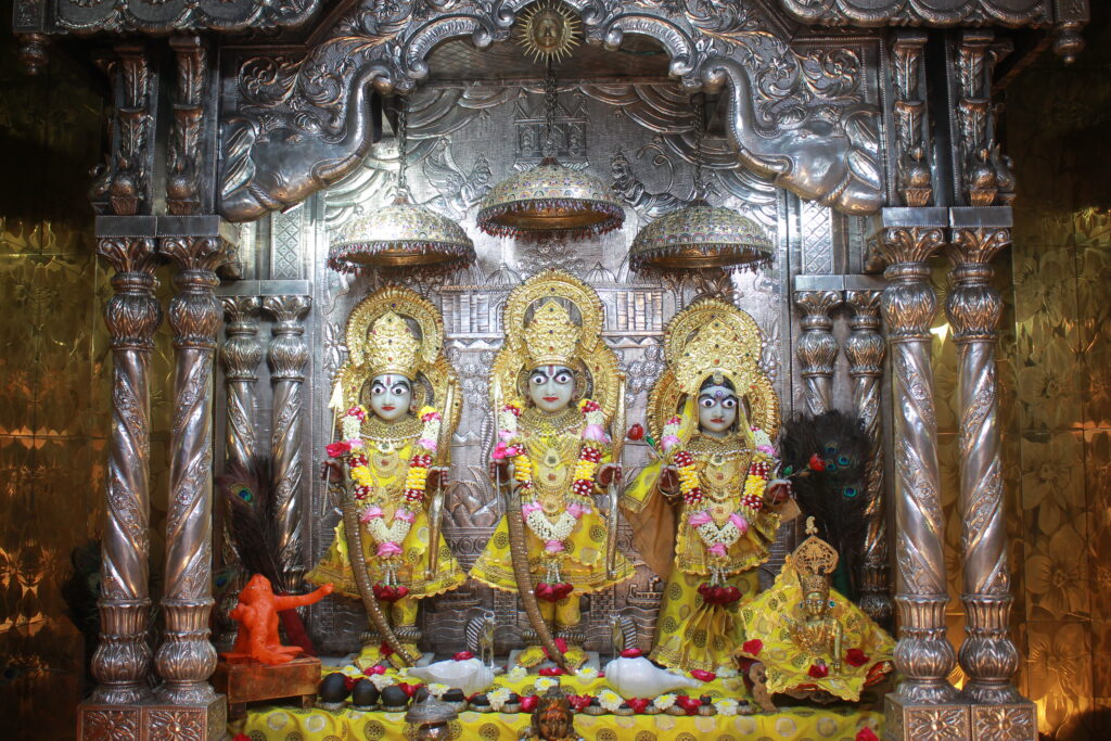 શણગાર દર્શન - ગુરુવાર "પ.પૂ. શ્રી વિસામણબાપુની જગ્યા, પ.પૂ. શ્રી શ્રી ૧૦૦૮ મહામંડલેશ્વર નિર્મળાબા, વિહળધામ પાળિયાદ, ભાદરવા વદ - ૧૩ તેરસ, વિક્રમ સવંત ૨૦૮૨" Shangar Darshan. Thursday-Oct- 08/10/2026