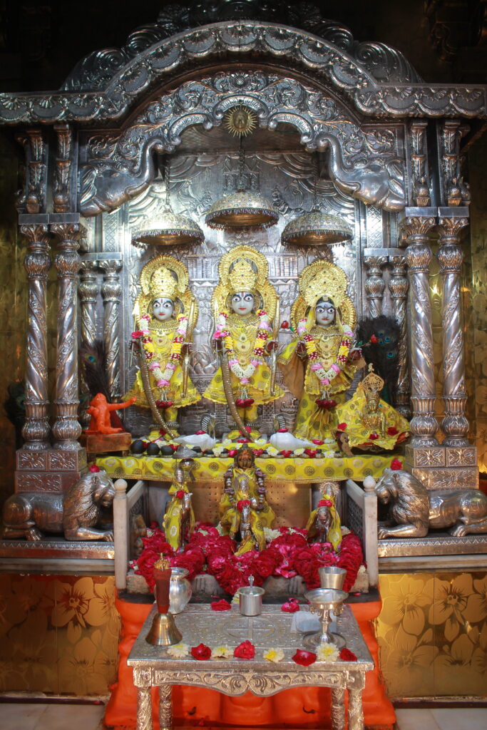 શણગાર દર્શન - ગુરુવાર "પ.પૂ. શ્રી વિસામણબાપુની જગ્યા, પ.પૂ. શ્રી શ્રી ૧૦૦૮ મહામંડલેશ્વર નિર્મળાબા, વિહળધામ પાળિયાદ, ભાદરવા વદ - ૧૩ તેરસ, વિક્રમ સવંત ૨૦૮૨" Shangar Darshan. Thursday-Oct- 08/10/2026