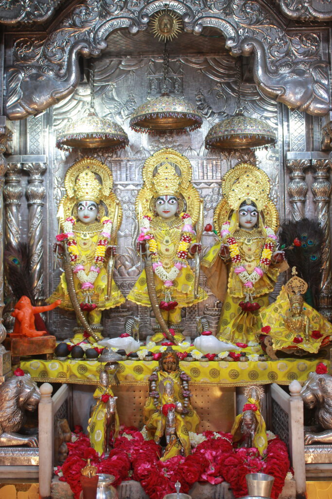શણગાર દર્શન - ગુરુવાર "પ.પૂ. શ્રી વિસામણબાપુની જગ્યા, પ.પૂ. શ્રી શ્રી ૧૦૦૮ મહામંડલેશ્વર નિર્મળાબા, વિહળધામ પાળિયાદ, ભાદરવા વદ - ૧૩ તેરસ, વિક્રમ સવંત ૨૦૮૨" Shangar Darshan. Thursday-Oct- 08/10/2026