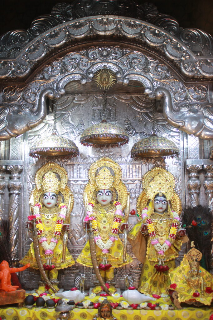 શણગાર દર્શન - ગુરુવાર "પ.પૂ. શ્રી વિસામણબાપુની જગ્યા, પ.પૂ. શ્રી શ્રી ૧૦૦૮ મહામંડલેશ્વર નિર્મળાબા, વિહળધામ પાળિયાદ, ભાદરવા વદ - ૧૩ તેરસ, વિક્રમ સવંત ૨૦૮૨" Shangar Darshan. Thursday-Oct- 08/10/2026
