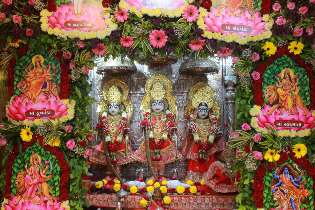 શણગાર દર્શન - રવિવાર "પ.પૂ. શ્રી વિસામણબાપુની જગ્યા, પ.પૂ. શ્રી શ્રી ૧૦૦૮ મહામંડલેશ્વર નિર્મળાબા, વિહળધામ પાળિયાદ, આસો સુદ - ૧ એકમ, વિક્રમ સવંત ૨૦૮૨" Shangar Darshan. Sunday-Oct- 11/10/2026