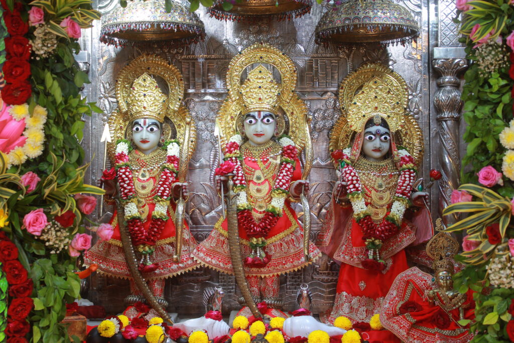 શણગાર દર્શન - રવિવાર "પ.પૂ. શ્રી વિસામણબાપુની જગ્યા, પ.પૂ. શ્રી શ્રી ૧૦૦૮ મહામંડલેશ્વર નિર્મળાબા, વિહળધામ પાળિયાદ, આસો સુદ - ૧ એકમ, વિક્રમ સવંત ૨૦૮૨" Shangar Darshan. Sunday-Oct- 11/10/2026