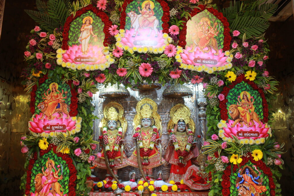 શણગાર દર્શન - રવિવાર "પ.પૂ. શ્રી વિસામણબાપુની જગ્યા, પ.પૂ. શ્રી શ્રી ૧૦૦૮ મહામંડલેશ્વર નિર્મળાબા, વિહળધામ પાળિયાદ, આસો સુદ - ૧ એકમ, વિક્રમ સવંત ૨૦૮૨" Shangar Darshan. Sunday-Oct- 11/10/2026