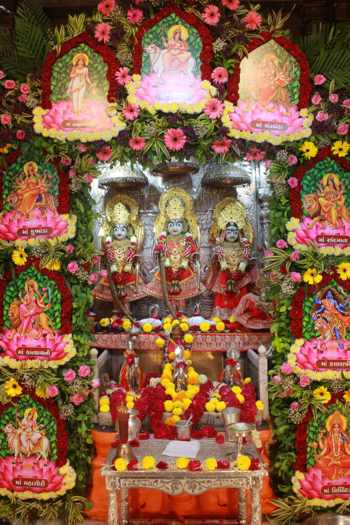 શણગાર દર્શન - રવિવાર "પ.પૂ. શ્રી વિસામણબાપુની જગ્યા, પ.પૂ. શ્રી શ્રી ૧૦૦૮ મહામંડલેશ્વર નિર્મળાબા, વિહળધામ પાળિયાદ, આસો સુદ - ૧ એકમ, વિક્રમ સવંત ૨૦૮૨" Shangar Darshan. Sunday-Oct- 11/10/2026