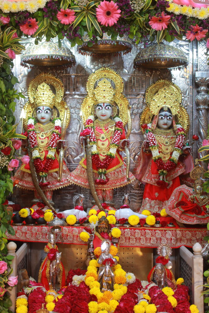 શણગાર દર્શન - રવિવાર "પ.પૂ. શ્રી વિસામણબાપુની જગ્યા, પ.પૂ. શ્રી શ્રી ૧૦૦૮ મહામંડલેશ્વર નિર્મળાબા, વિહળધામ પાળિયાદ, આસો સુદ - ૧ એકમ, વિક્રમ સવંત ૨૦૮૨" Shangar Darshan. Sunday-Oct- 11/10/2026