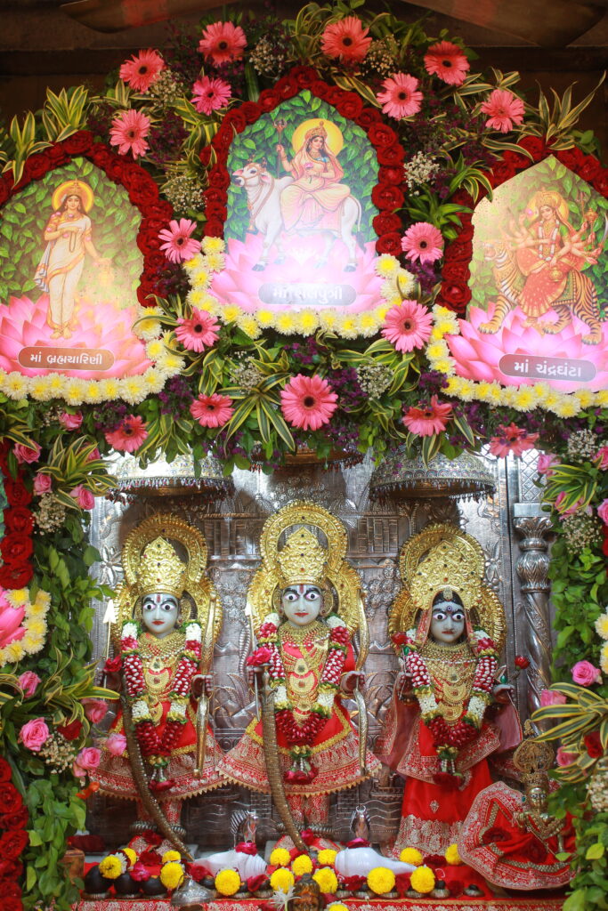 શણગાર દર્શન - રવિવાર "પ.પૂ. શ્રી વિસામણબાપુની જગ્યા, પ.પૂ. શ્રી શ્રી ૧૦૦૮ મહામંડલેશ્વર નિર્મળાબા, વિહળધામ પાળિયાદ, આસો સુદ - ૧ એકમ, વિક્રમ સવંત ૨૦૮૨" Shangar Darshan. Sunday-Oct- 11/10/2026