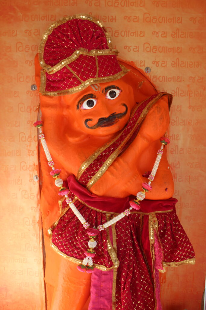 શણગાર દર્શન - સોમવાર "પ.પૂ. શ્રી વિસામણબાપુની જગ્યા, પ.પૂ. શ્રી શ્રી ૧૦૦૮ મહામંડલેશ્વર નિર્મળાબા, વિહળધામ પાળિયાદ, આસો સુદ - ૨ બીજ, વિક્રમ સવંત ૨૦૮૨" Shangar Darshan. Monday-Oct- 12/10/2026