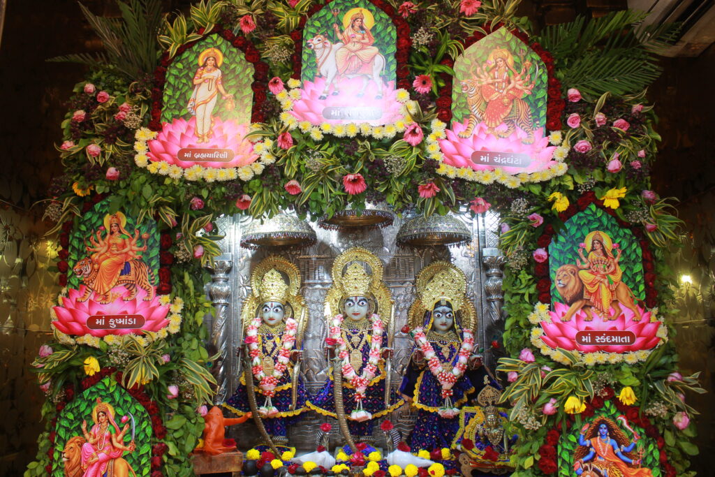 શણગાર દર્શન - મંગળવાર "પ.પૂ. શ્રી વિસામણબાપુની જગ્યા, પ.પૂ. શ્રી શ્રી ૧૦૦૮ મહામંડલેશ્વર નિર્મળાબા, વિહળધામ પાળિયાદ, આસો સુદ - ૩ ત્રીજ, વિક્રમ સવંત ૨૦૮૨" Shangar Darshan. Tuesday-Oct- 13/10/2026