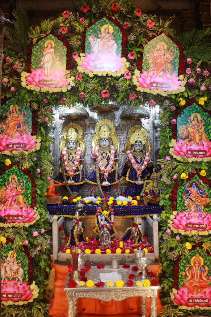 શણગાર દર્શન - મંગળવાર "પ.પૂ. શ્રી વિસામણબાપુની જગ્યા, પ.પૂ. શ્રી શ્રી ૧૦૦૮ મહામંડલેશ્વર નિર્મળાબા, વિહળધામ પાળિયાદ, આસો સુદ - ૩ ત્રીજ, વિક્રમ સવંત ૨૦૮૨" Shangar Darshan. Tuesday-Oct- 13/10/2026