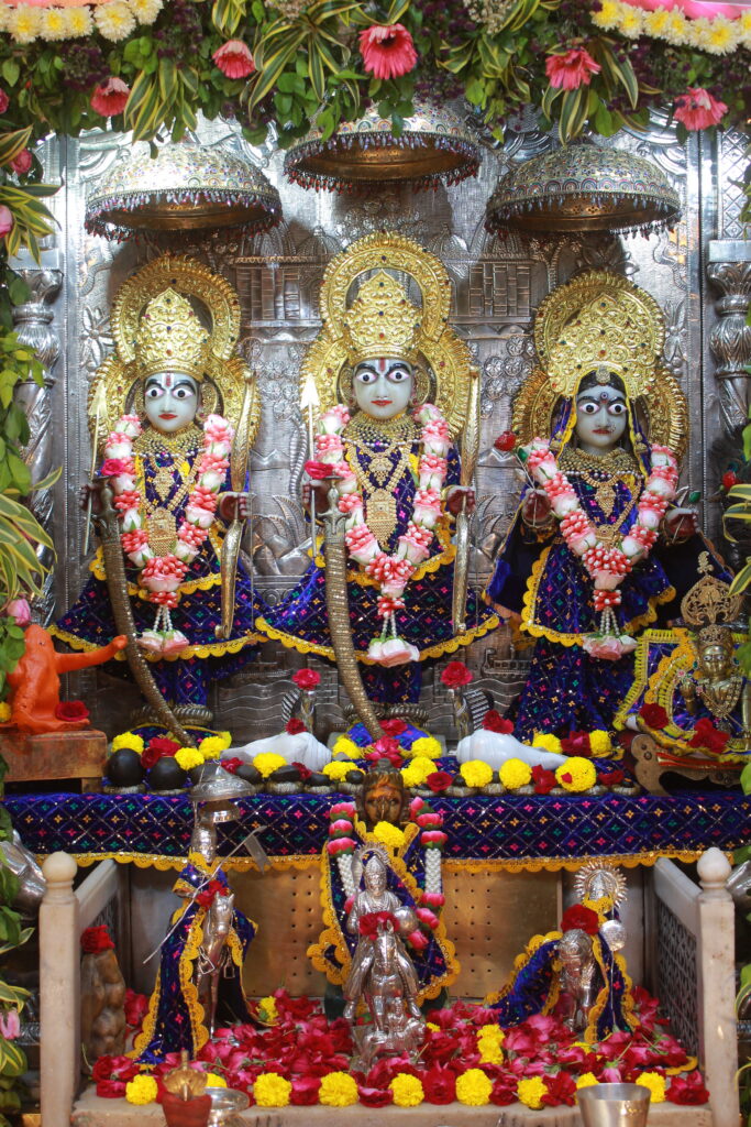 શણગાર દર્શન - મંગળવાર "પ.પૂ. શ્રી વિસામણબાપુની જગ્યા, પ.પૂ. શ્રી શ્રી ૧૦૦૮ મહામંડલેશ્વર નિર્મળાબા, વિહળધામ પાળિયાદ, આસો સુદ - ૩ ત્રીજ, વિક્રમ સવંત ૨૦૮૨" Shangar Darshan. Tuesday-Oct- 13/10/2026