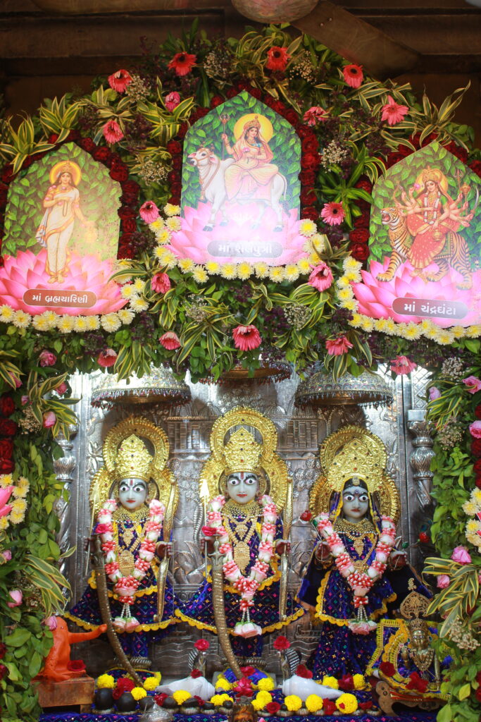 શણગાર દર્શન - મંગળવાર "પ.પૂ. શ્રી વિસામણબાપુની જગ્યા, પ.પૂ. શ્રી શ્રી ૧૦૦૮ મહામંડલેશ્વર નિર્મળાબા, વિહળધામ પાળિયાદ, આસો સુદ - ૩ ત્રીજ, વિક્રમ સવંત ૨૦૮૨" Shangar Darshan. Tuesday-Oct- 13/10/2026