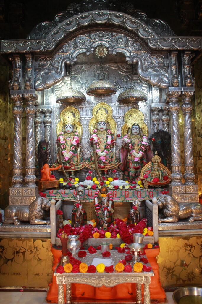 શણગાર દર્શન - બુધવાર "પ.પૂ. શ્રી વિસામણબાપુની જગ્યા, પ.પૂ. શ્રી શ્રી ૧૦૦૮ મહામંડલેશ્વર નિર્મળાબા, વિહળધામ પાળિયાદ, આસો સુદ - ૪ ચૌથ, વિક્રમ સવંત ૨૦૮૨" Shangar Darshan. Wednesday-Oct- 14/10/2026