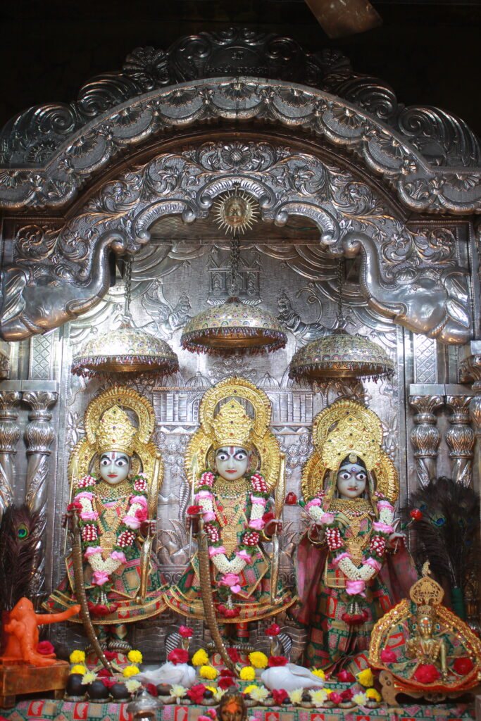 શણગાર દર્શન - બુધવાર "પ.પૂ. શ્રી વિસામણબાપુની જગ્યા, પ.પૂ. શ્રી શ્રી ૧૦૦૮ મહામંડલેશ્વર નિર્મળાબા, વિહળધામ પાળિયાદ, આસો સુદ - ૪ ચૌથ, વિક્રમ સવંત ૨૦૮૨" Shangar Darshan. Wednesday-Oct- 14/10/2026