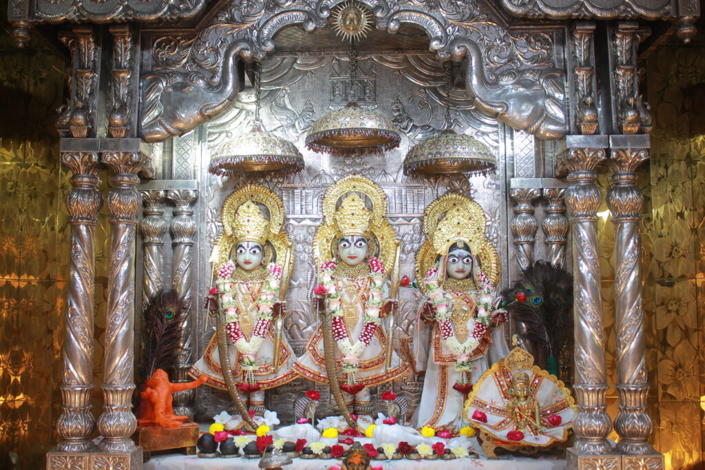 શણગાર દર્શન - શુક્રવાર "પ.પૂ. શ્રી વિસામણબાપુની જગ્યા, પ.પૂ. શ્રી શ્રી ૧૦૦૮ મહામંડલેશ્વર નિર્મળાબા, વિહળધામ પાળિયાદ, આસો સુદ - ૬ છઠ, વિક્રમ સવંત ૨૦૮૨" Shangar Darshan. Friday-Oct- 16/10/2026